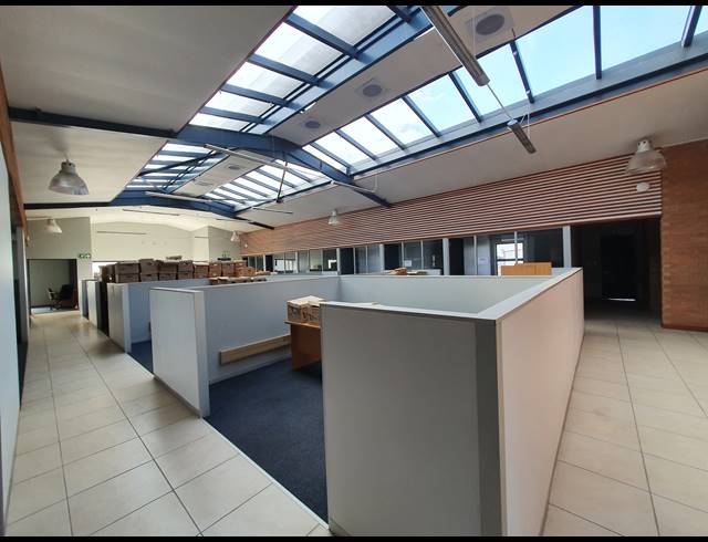1,290M² OFFICE TO LET IN ACTIVIA PARK